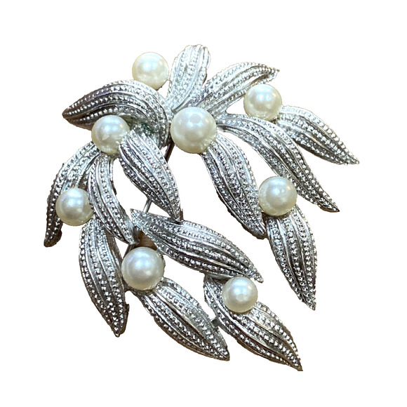 Vintage Crown Trifari Textured Silver Tone Faux Pearl Large Spray Brooch Pin - Picture 2 of 7